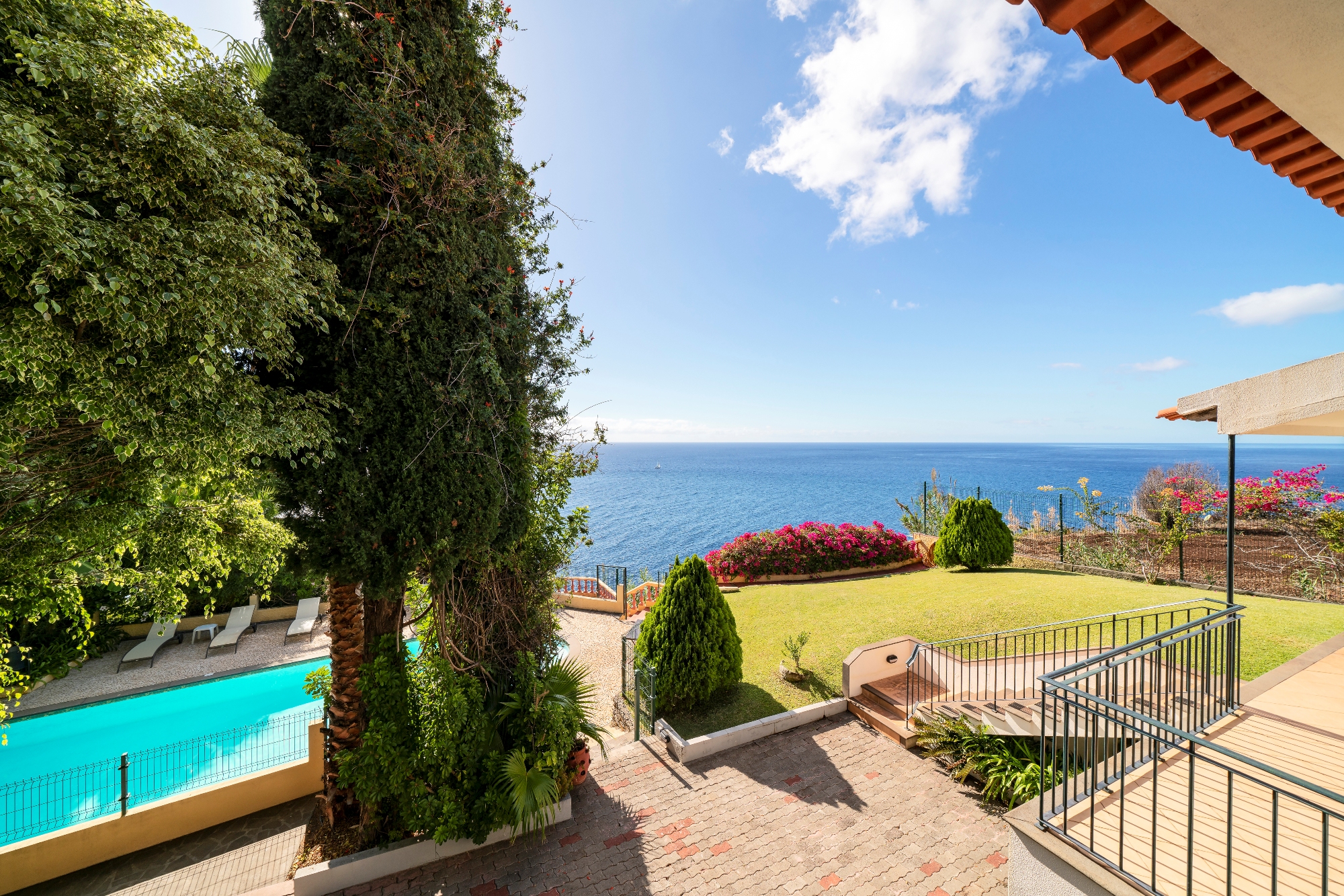Spacious Villa with Large Garden, Heated Pool, Sea Views | Villa Albatroz 4