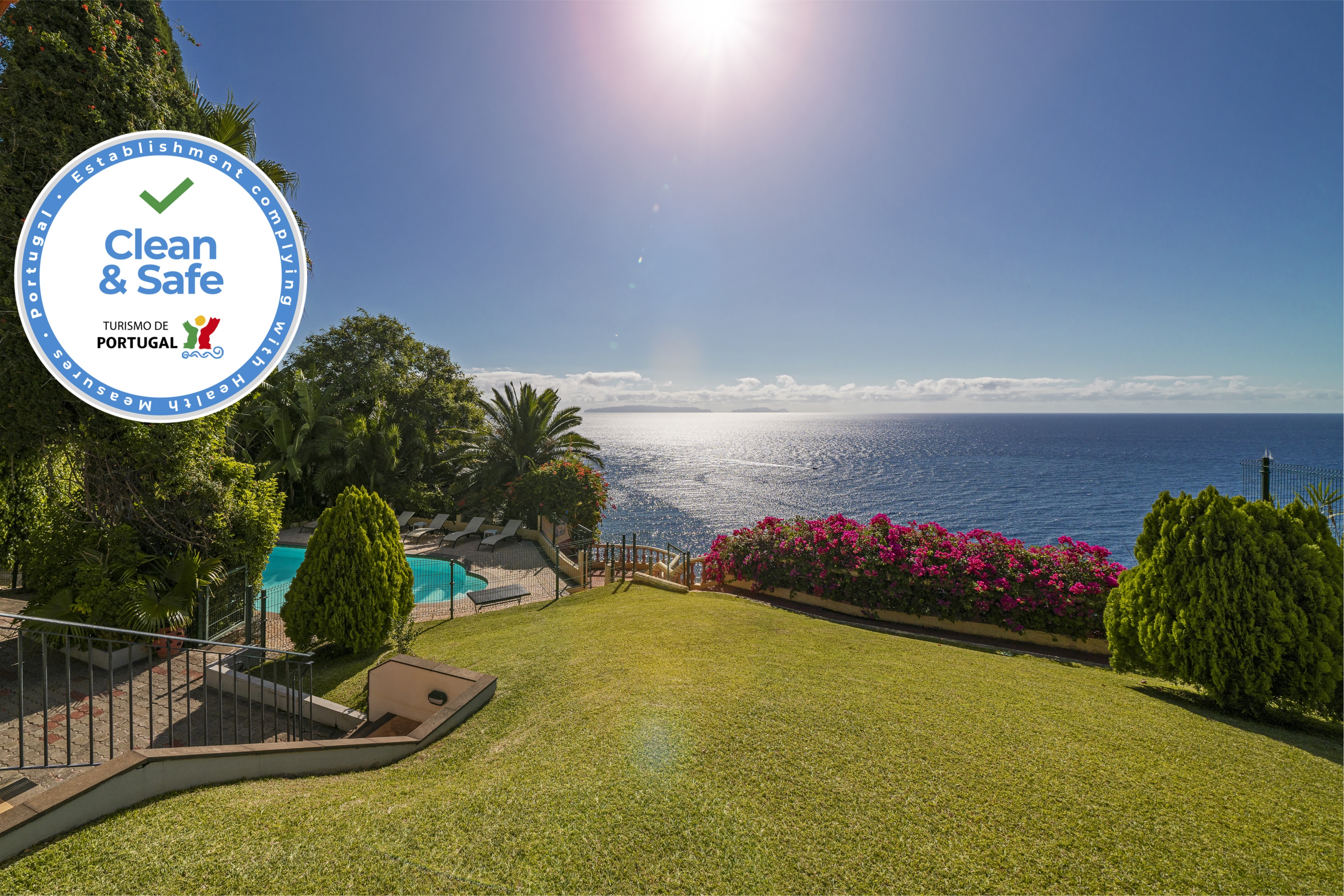 Spacious Villa with Large Garden, Heated Pool, Sea Views | Villa Albatroz 0