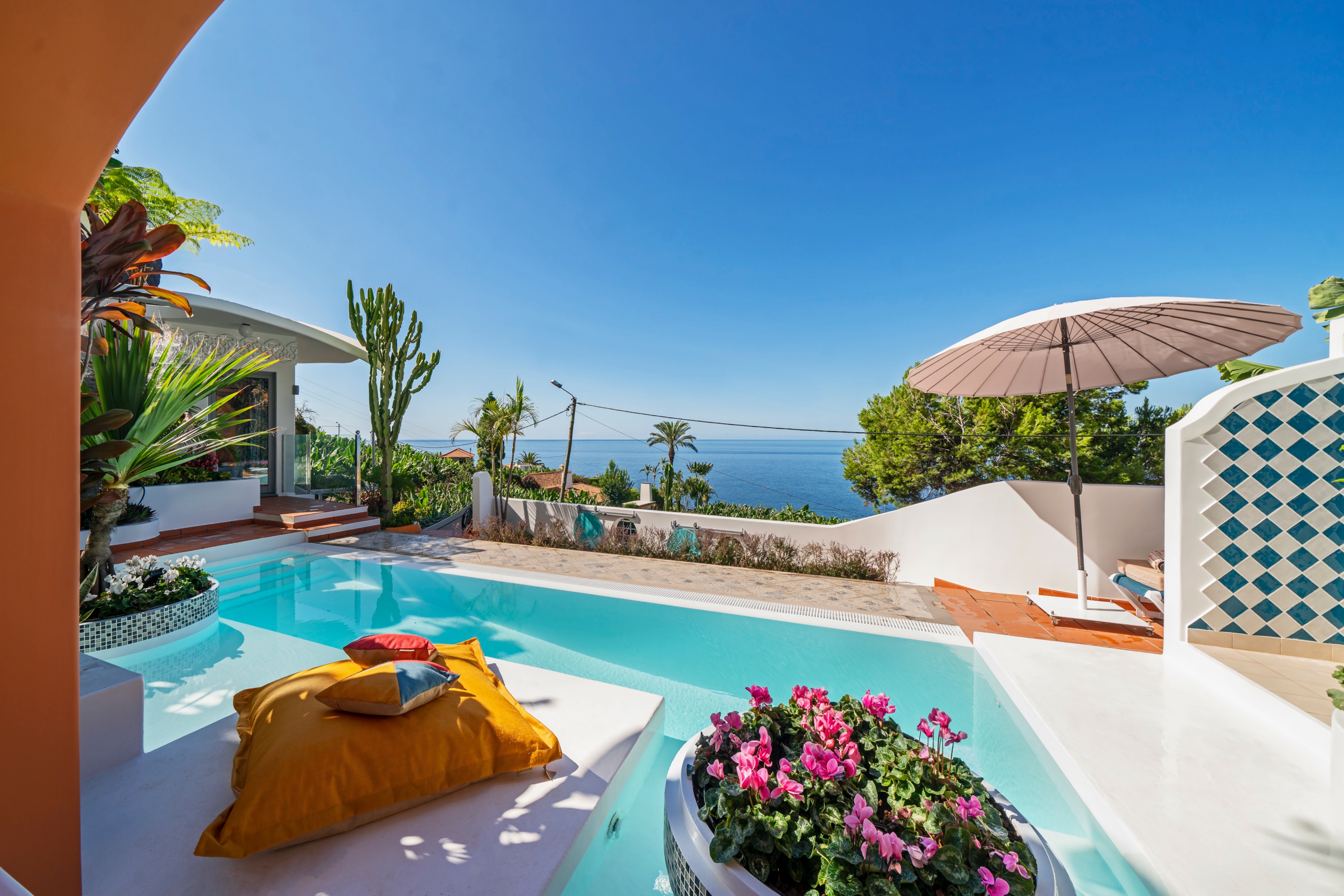 Beautiful zen villa, panoramic sea-views and access to the beach Villa do Mar IV 0