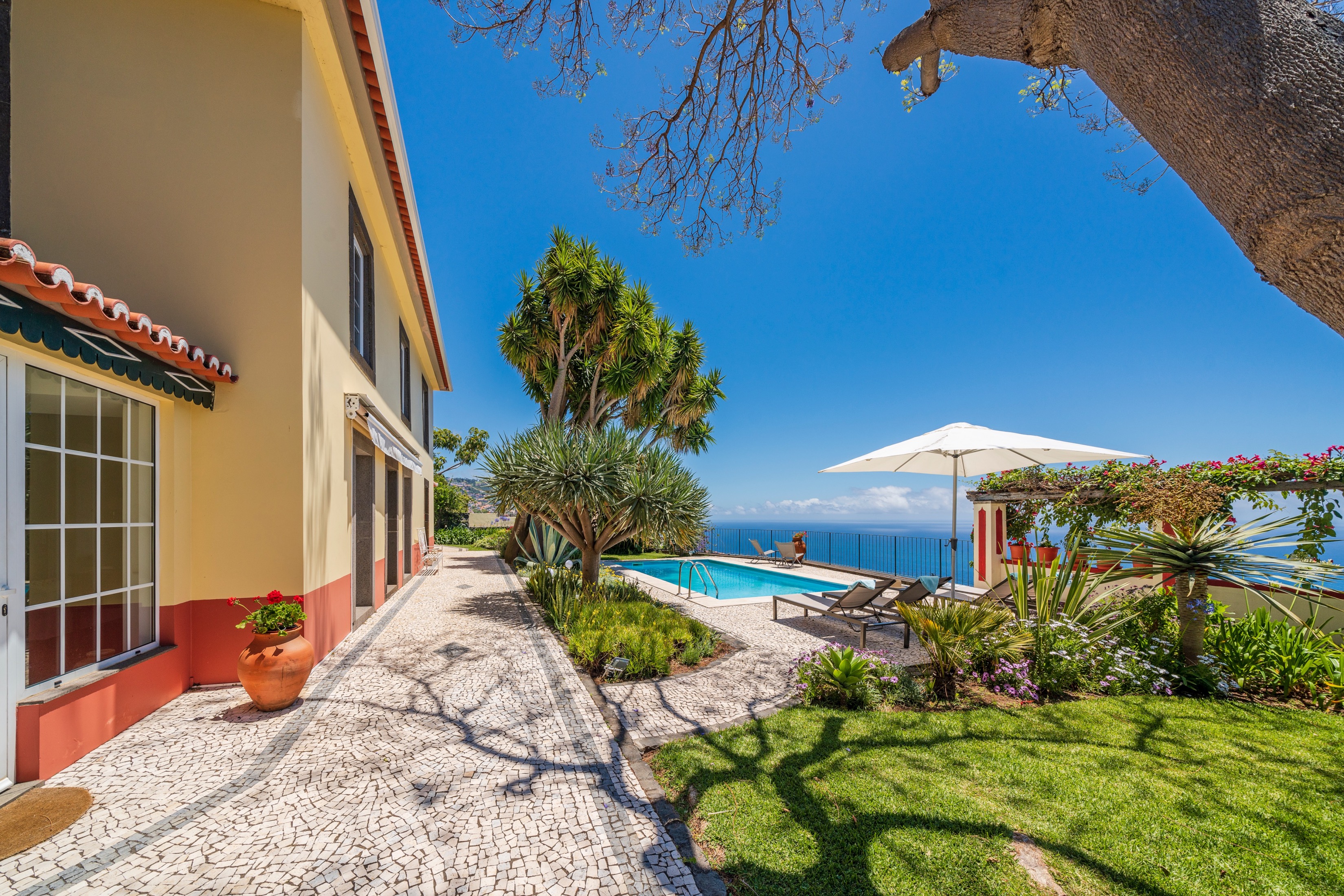 Beautiful Character Villa in Funchal, Heated Pool, Seaview | Quinta D'Alegria 0