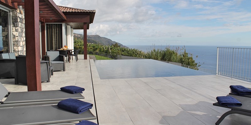 4 MHRD Cliffscape Exterior Pool And View