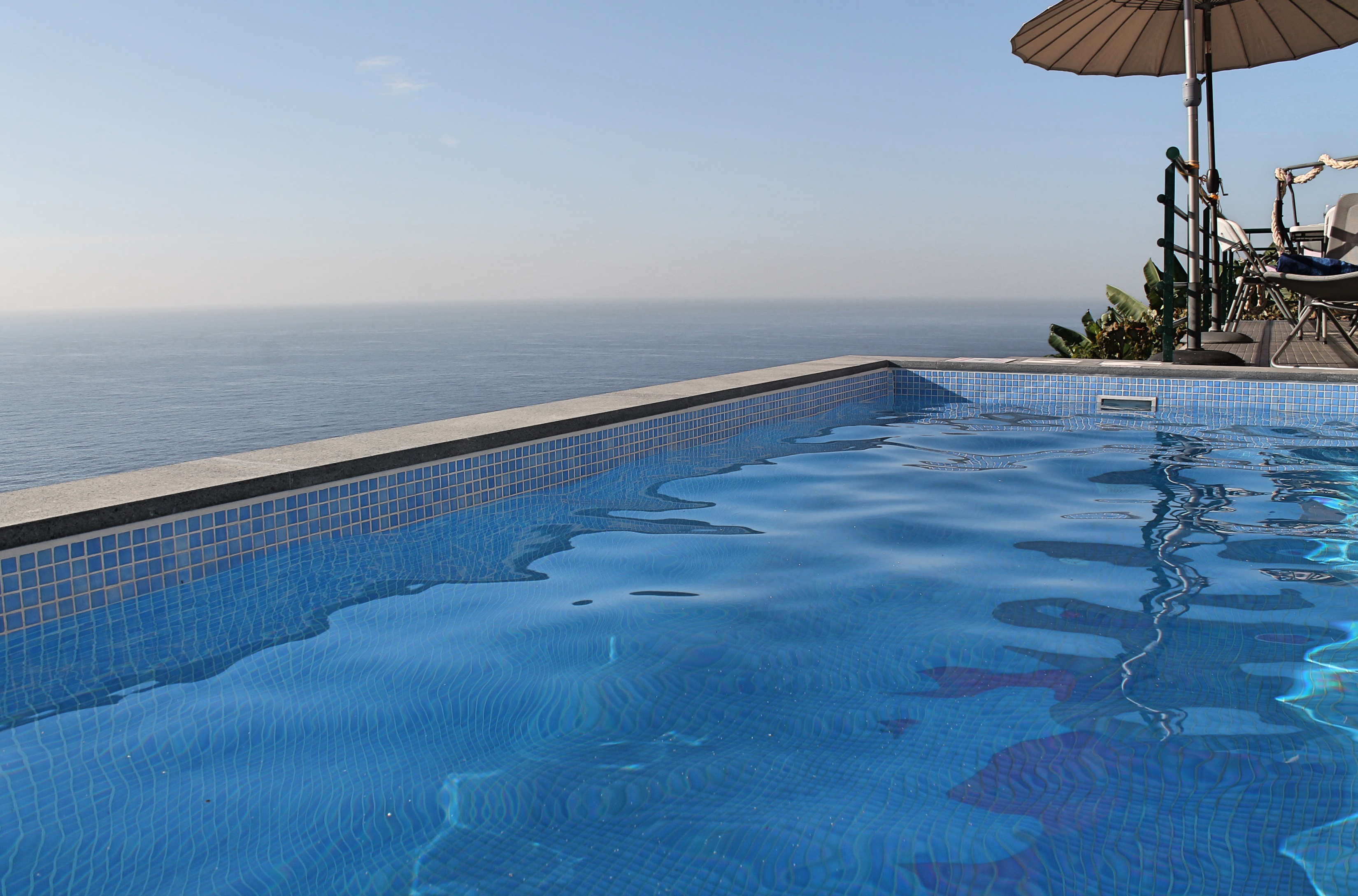 Perched above village with heated pool & ocean views | Casa Jardim Mar 2
