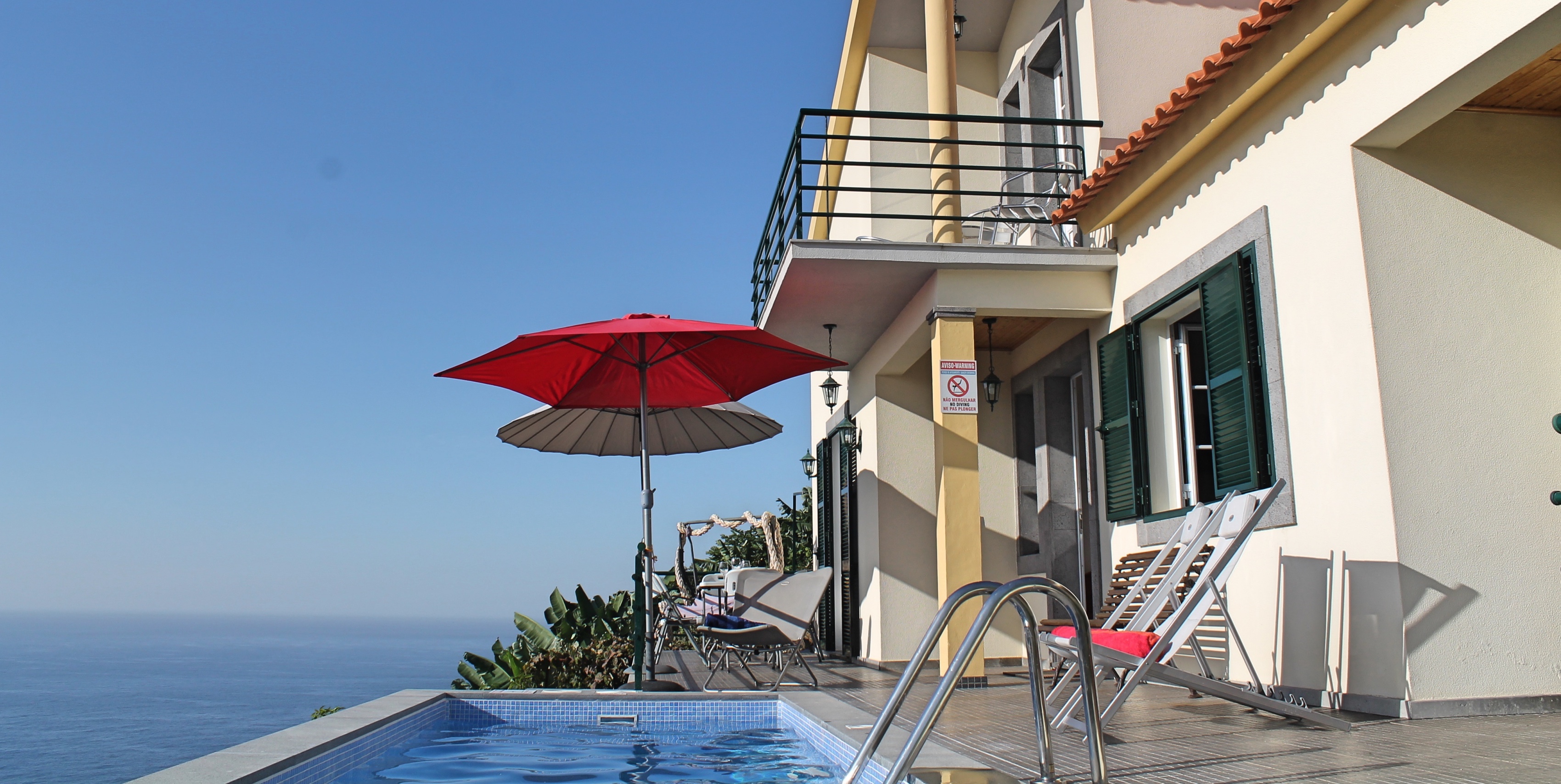 Perched above village with heated pool & ocean views | Casa Jardim Mar 3