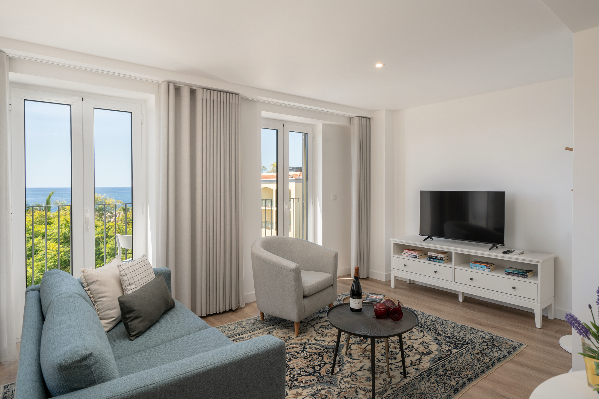 Cozy Living Room Featuring A Comfortable Couch A TV And A Stylish Table For Relaxation And Entertainment Ourmadeira