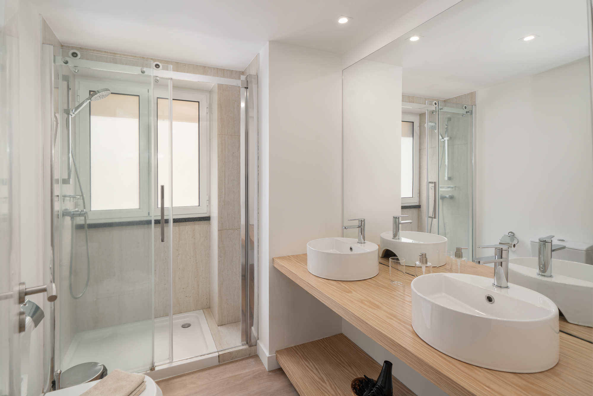 The Fort Of Old Town By Our Madeira With A Modern Bathroom Featuring Two Sinks And A Spacious Shower Area Designed For Comfort And Convenience