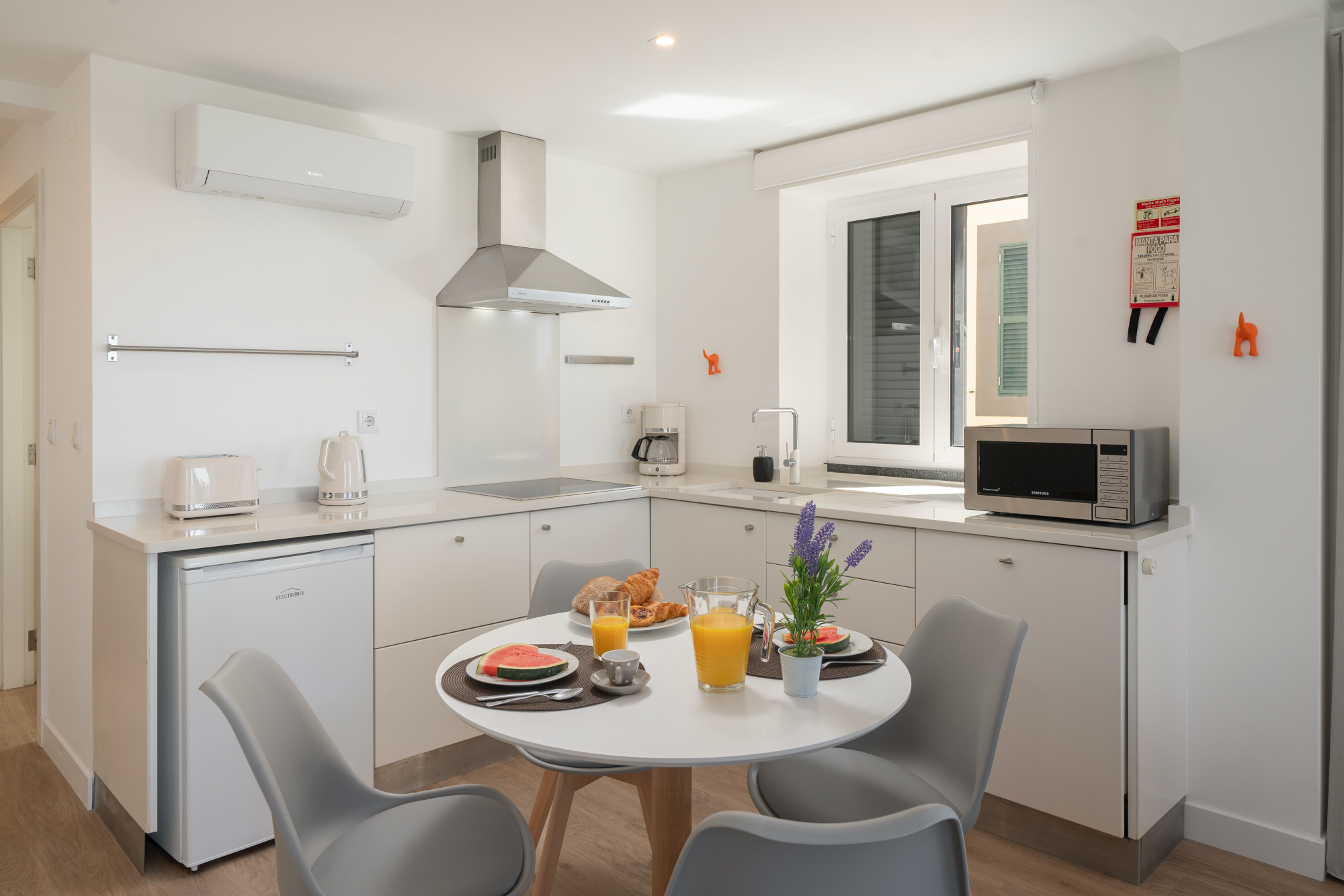 The Fort Of Old Town Kitchen With A Bright White Table Accompanied By Stylish Chairs Creating An Inviting Space For Meals And Conversations