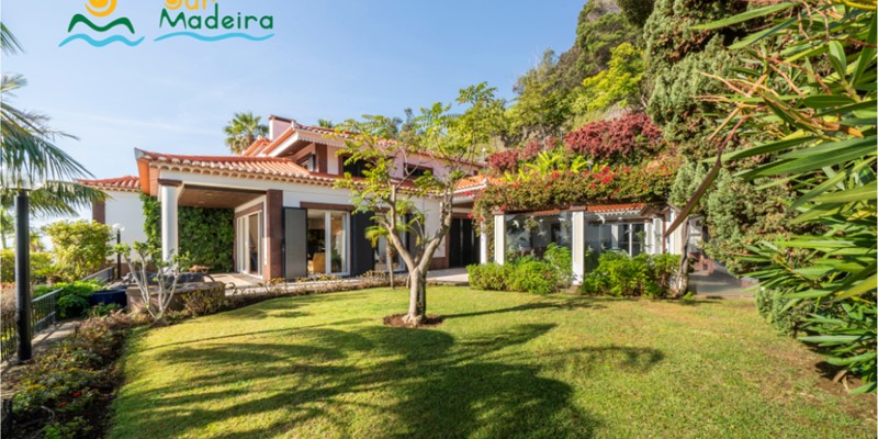6 Our Madeira Villas In Madeira Vila Rostrum Lawn And Western Facade