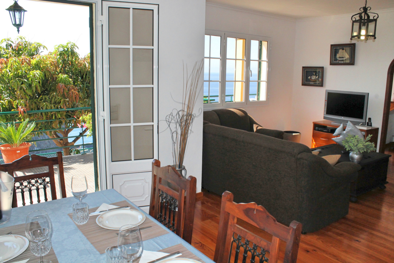 4 Our Madeira Casa Jardim Mar Dining Lounge