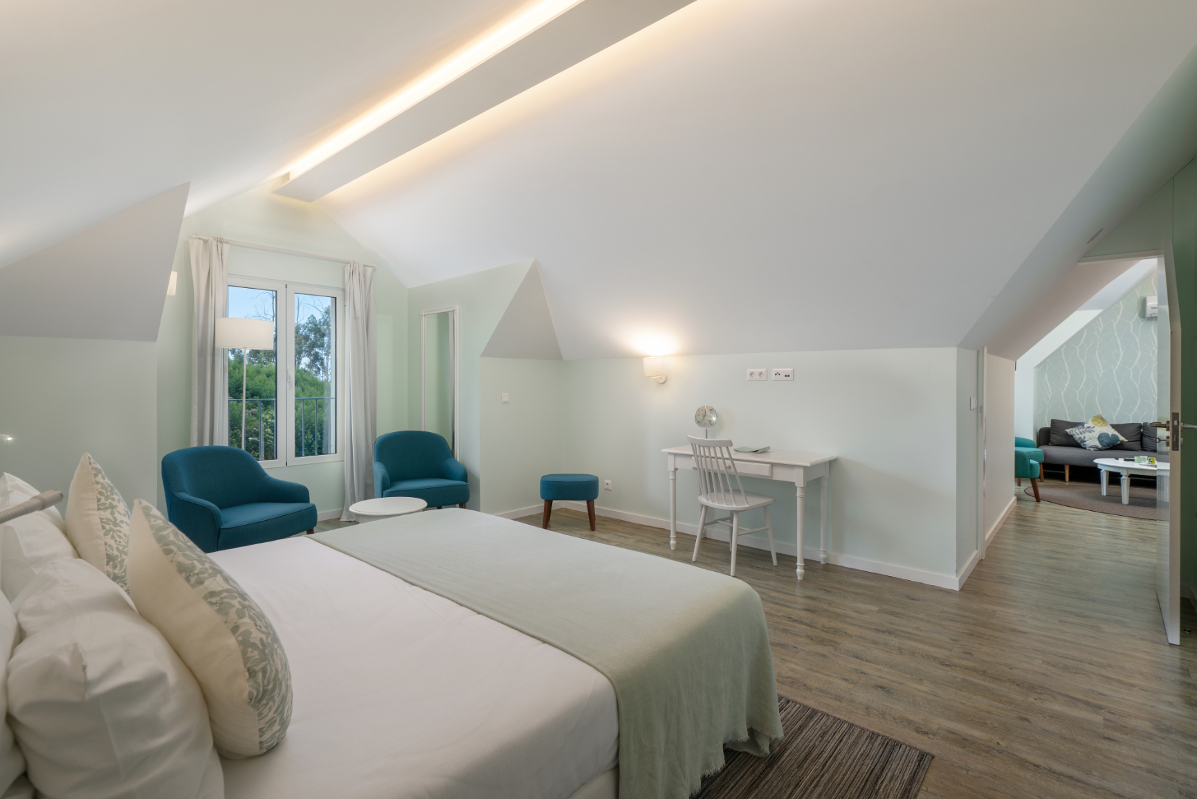 Babosas Village By Ourmadeira Loft Suite Bedroom And Work Area