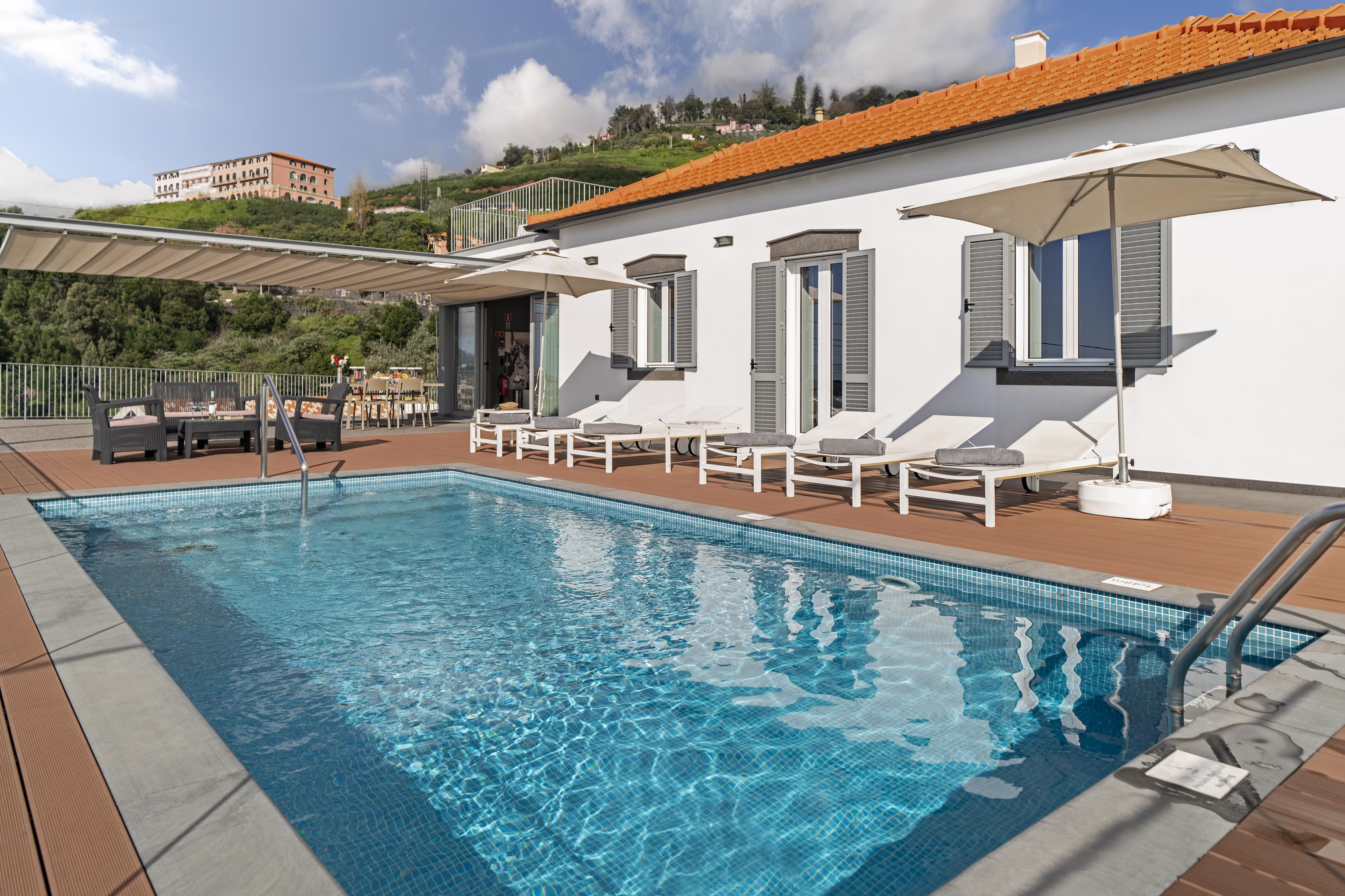 Traditional villa, A/C, heated pool, sea and Funchal views | Grandview ...