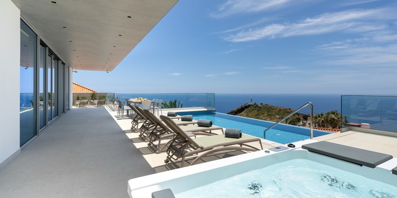 The Welcoming Jacuzzi And Infinity Swimming Pool With Views To The Ocean At Villa Grandview Cristo Rei By Ourmadeira