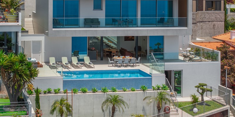 External View Of Villa Grandview Cristo Rei By Ourmadeira