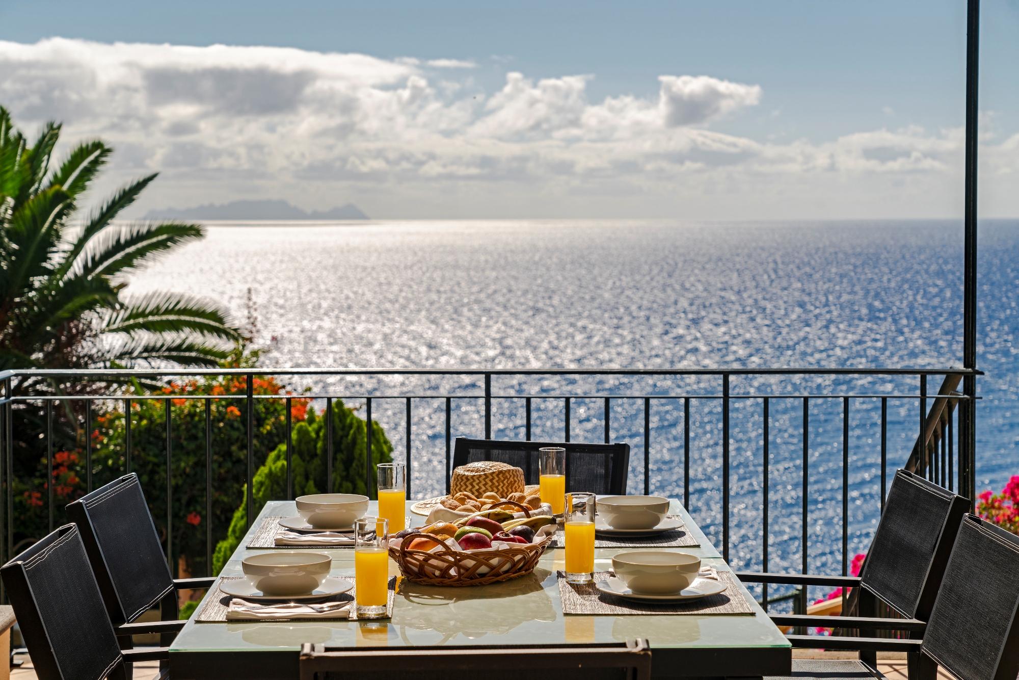 3 Our Madeira Villa Albatroz Table And View