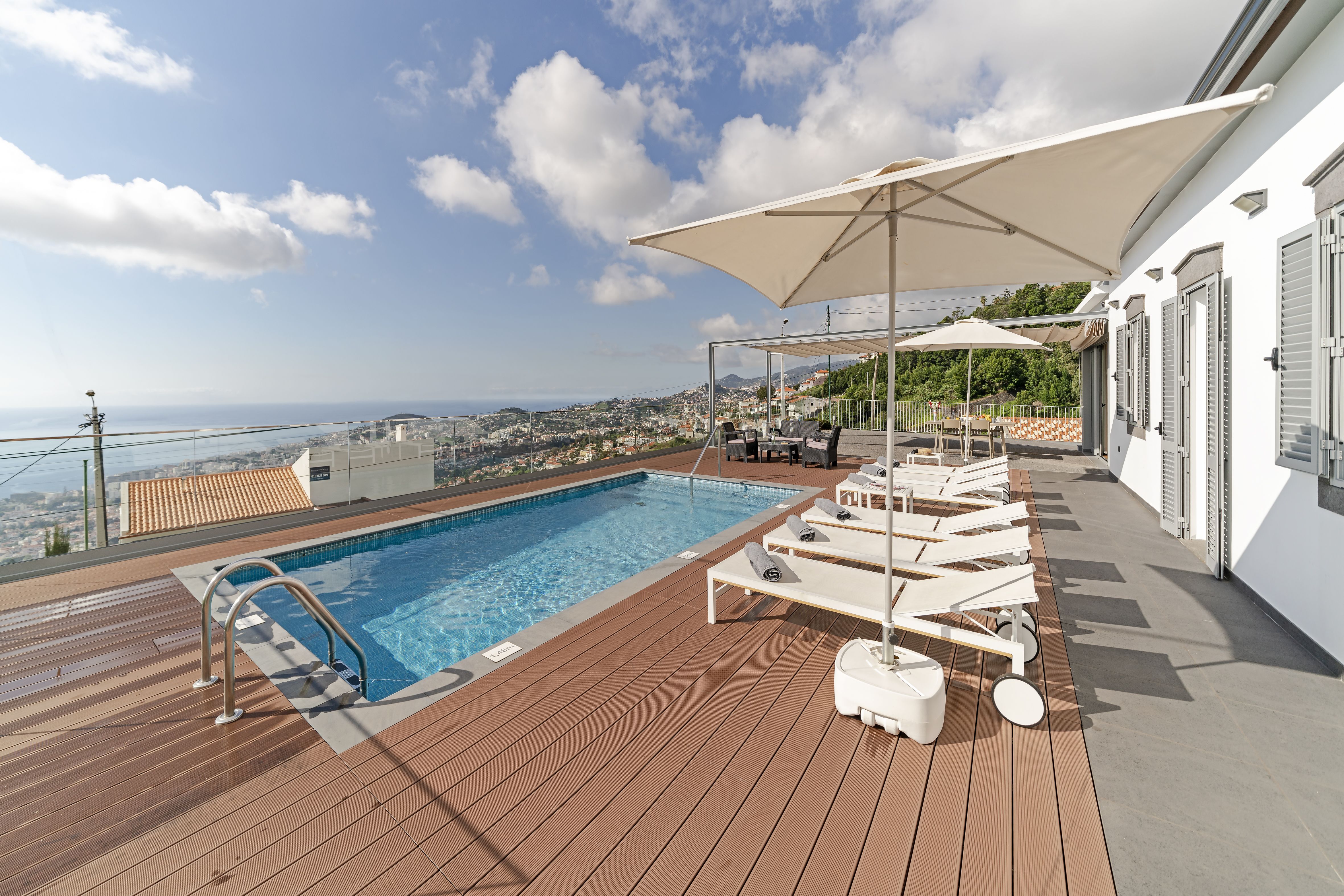 Traditional villa, A/C, heated pool, sea and Funchal views | Vila da Portada 4